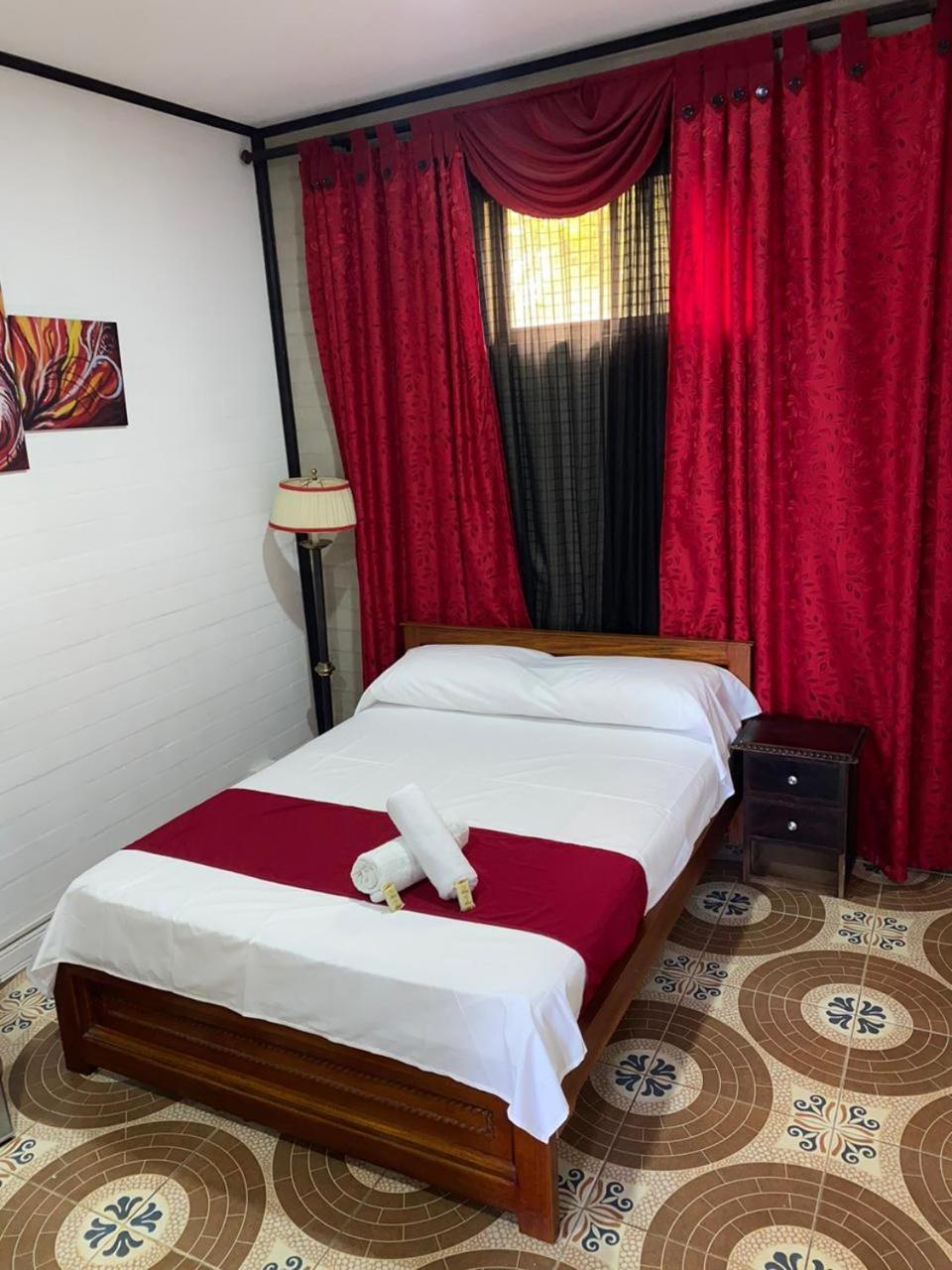 Hollywood Paradise Hotel Rionegro Bagian luar foto