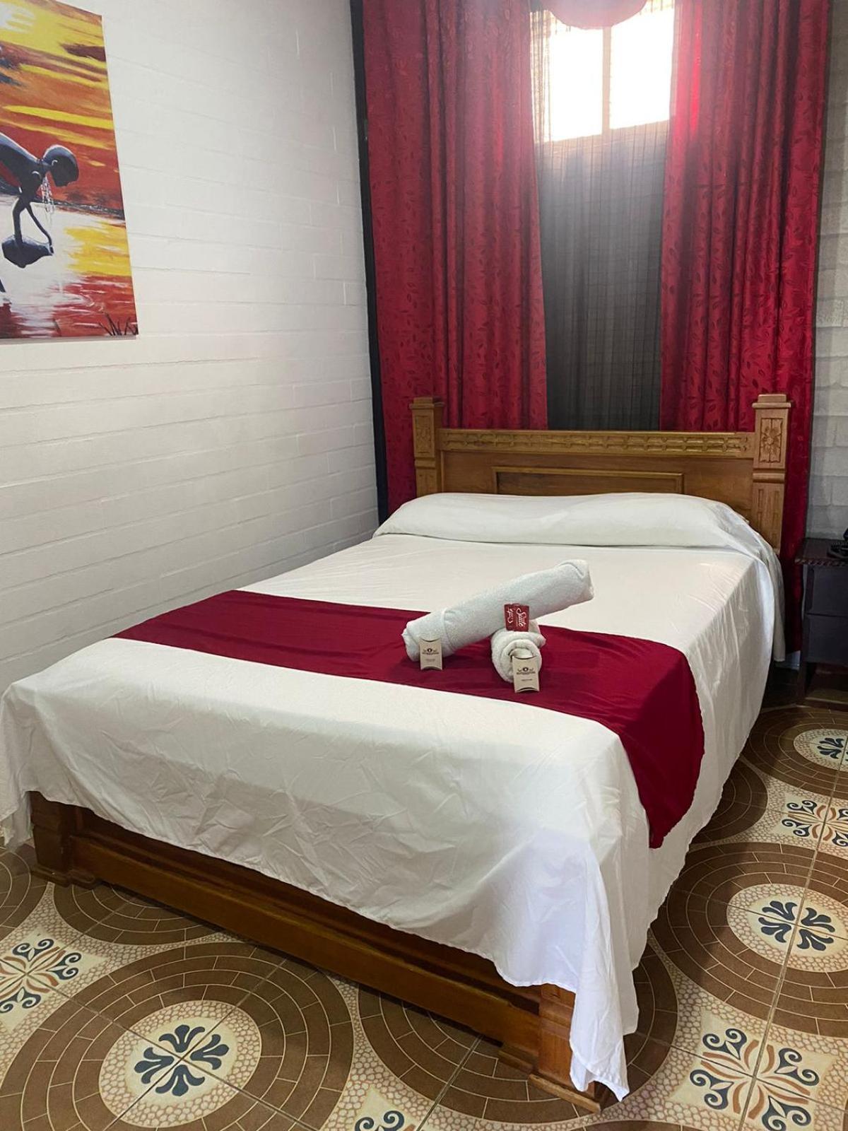 Hollywood Paradise Hotel Rionegro Bagian luar foto