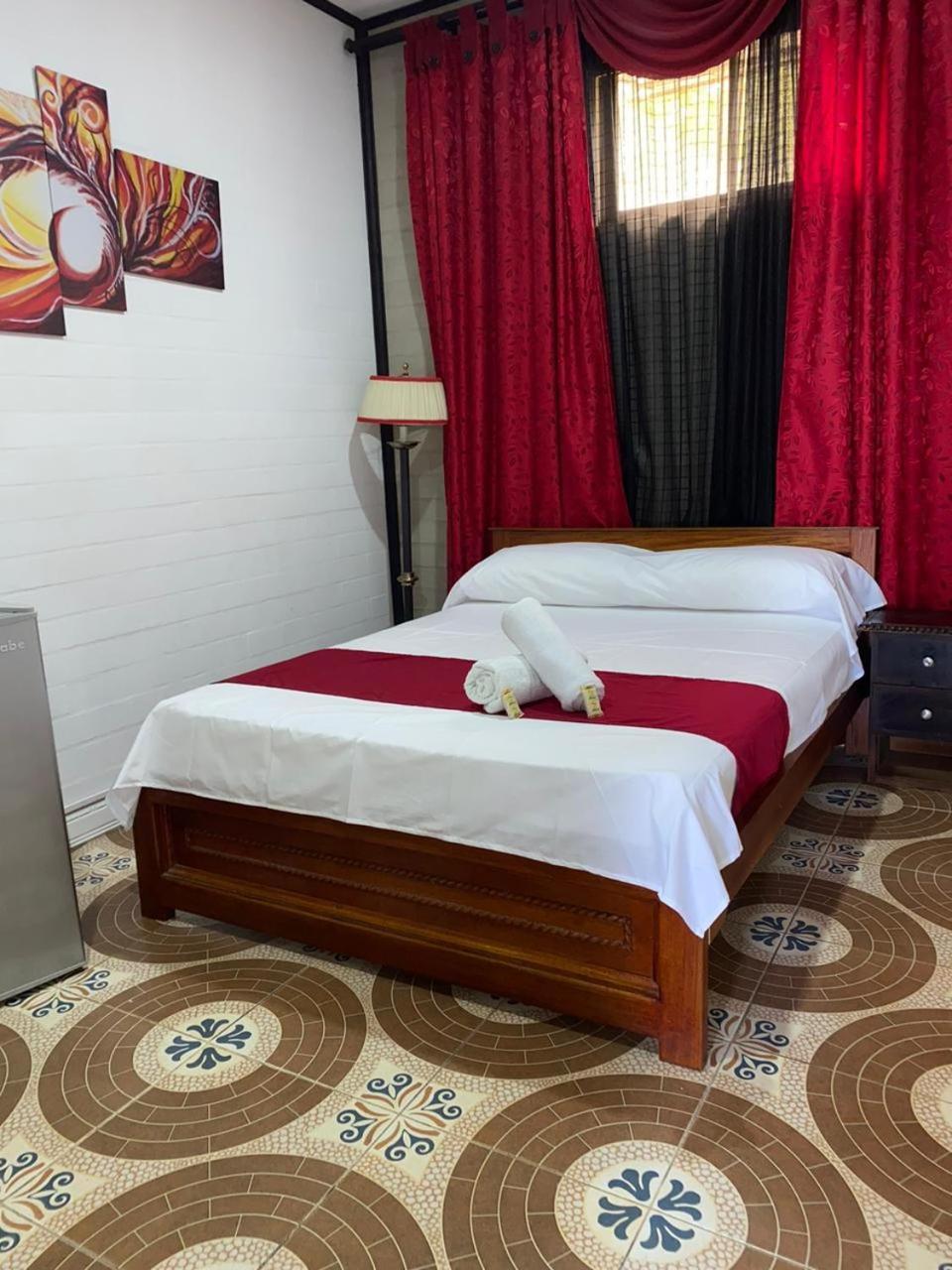 Hollywood Paradise Hotel Rionegro Bagian luar foto